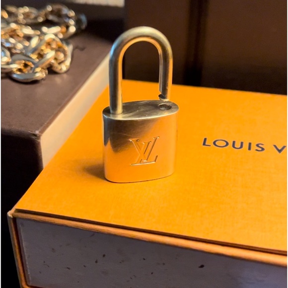 Louis Vuitton Lock - Authentic #303 (no key) includes 2 Necklaces - Picture 13 of 15